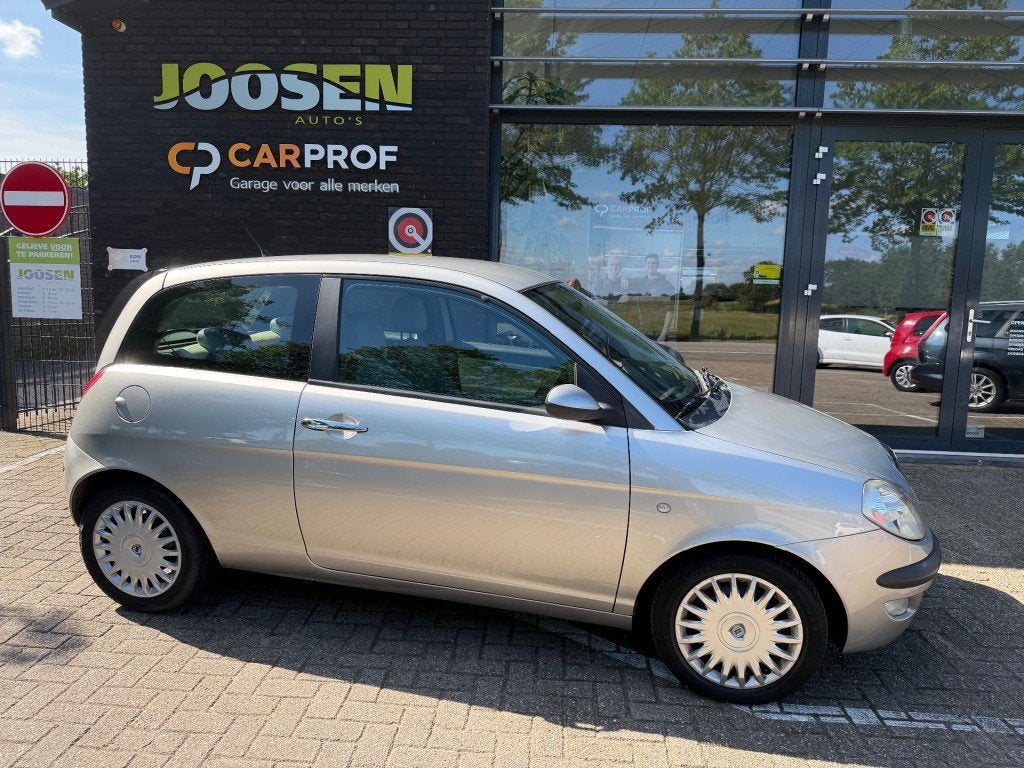 Lancia YPSILON 1.4-16V PLATINO, Voorwielaandrijving, 15 km/l, 400 kg, Bedrijf