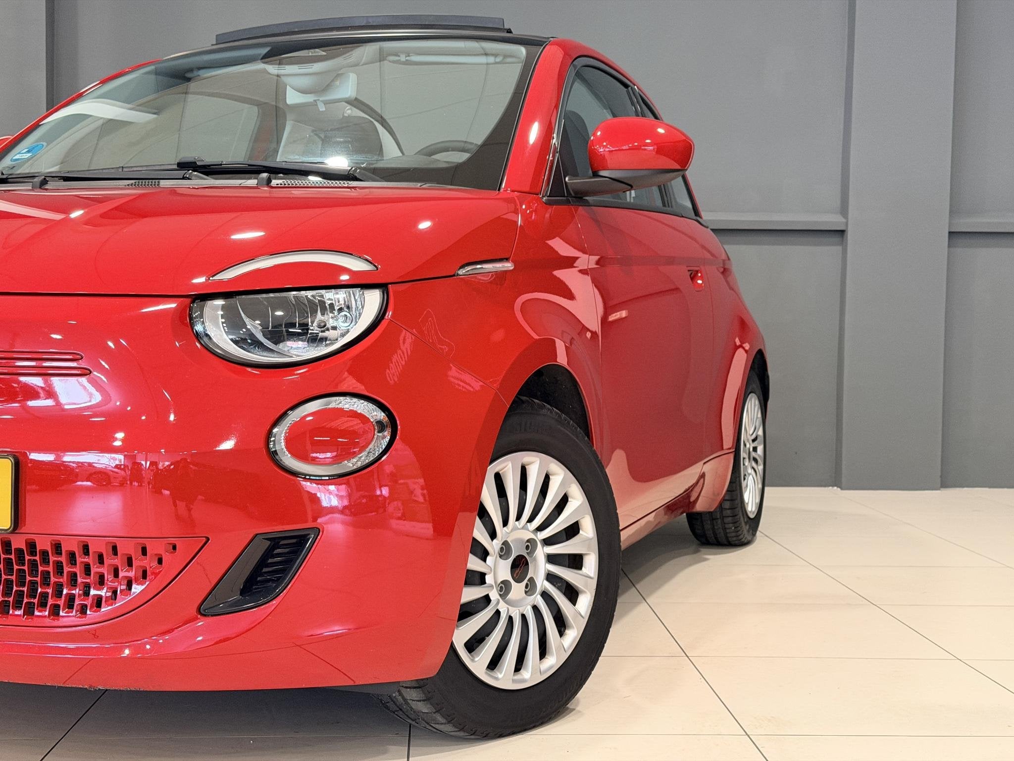 Fiat 500 C RED 42 kWh | Climate Control | Cabriolet | SOH 94, Stof, Cabriolet, 4 stoelen, 255 min