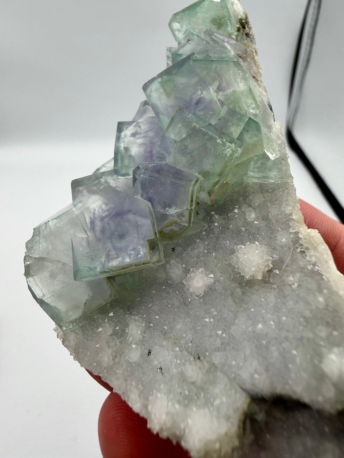 Fluorite cluster op Quartz, Ophalen of Verzenden