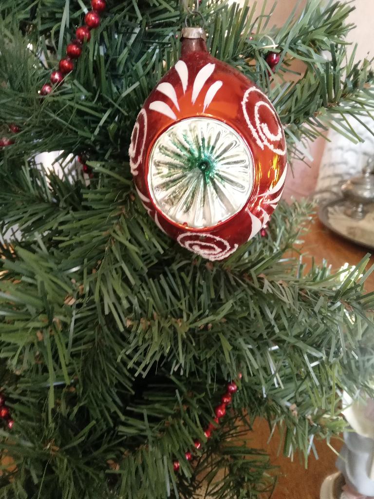 oude glazen kerstbal model rode deukbal bol pegelmodel, Diversen, Kerst, Gebruikt, Ophalen of Verzenden