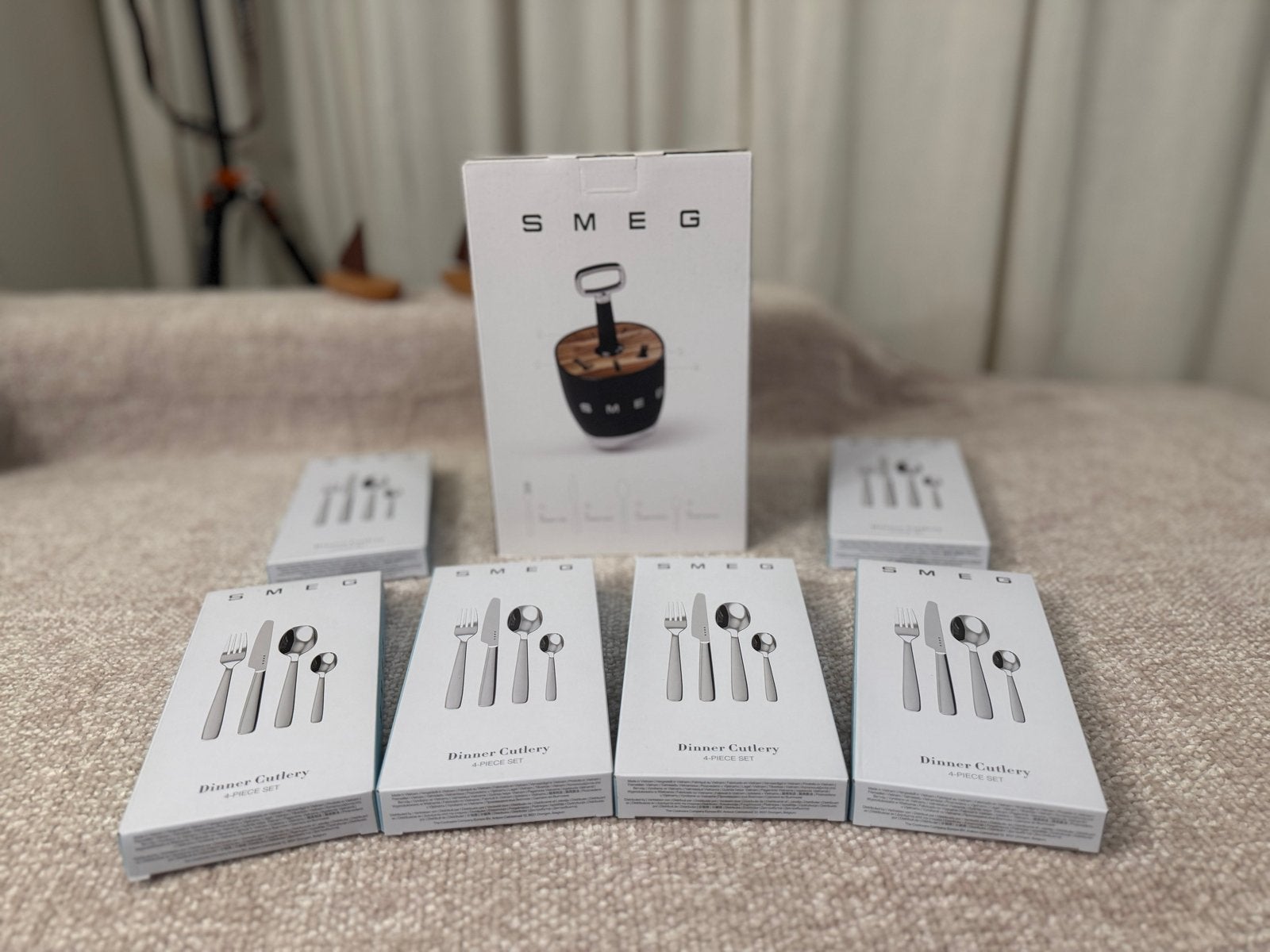 SMEG Black Cutlery Caddy + 24-Piece Cutlery Set, Bestekset, Overige typen, Nieuw, Ophalen of Verzenden