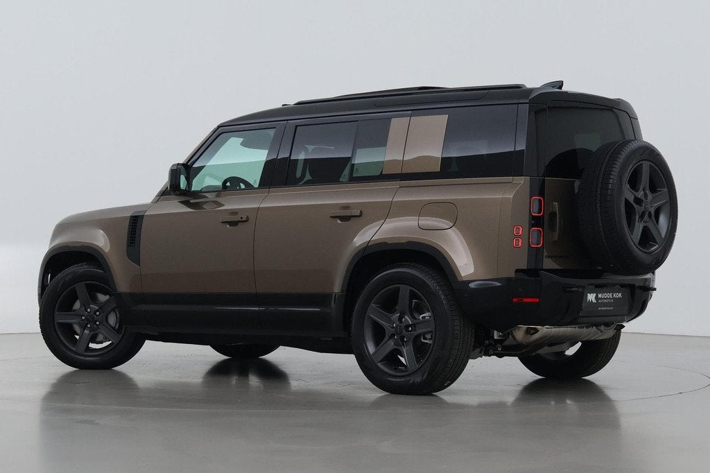Land Rover Defender 2.0 P300e 110 X-Dynamic SE | FACELIFT |, Auto's, Land Rover, Automaat, Gebruikt, 4 cilinders, Bruin