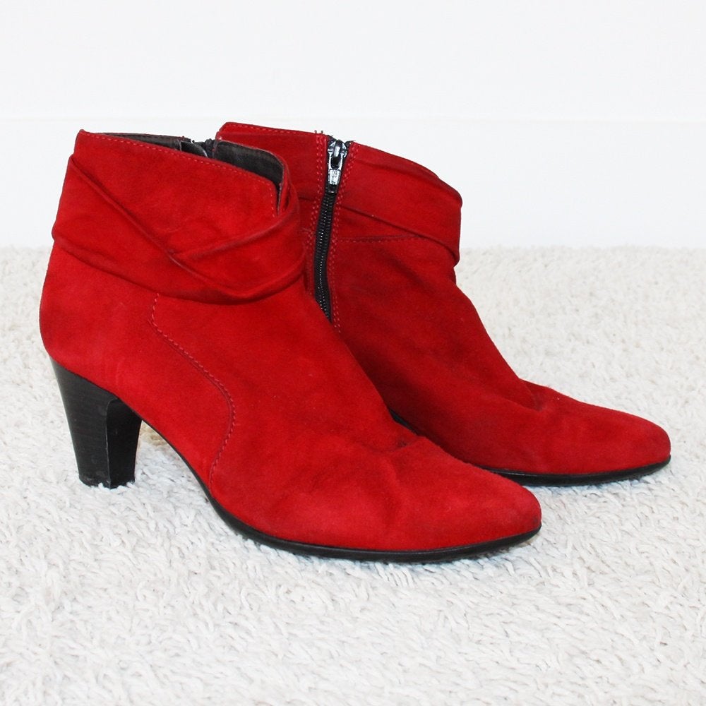 Prachtige Rode Vintage Suede Laarsjes s17 (Maat 39) € 35,-, Kleding | Dames, Lage of Enkellaarzen, Ophalen of Verzenden, Zo goed als nieuw