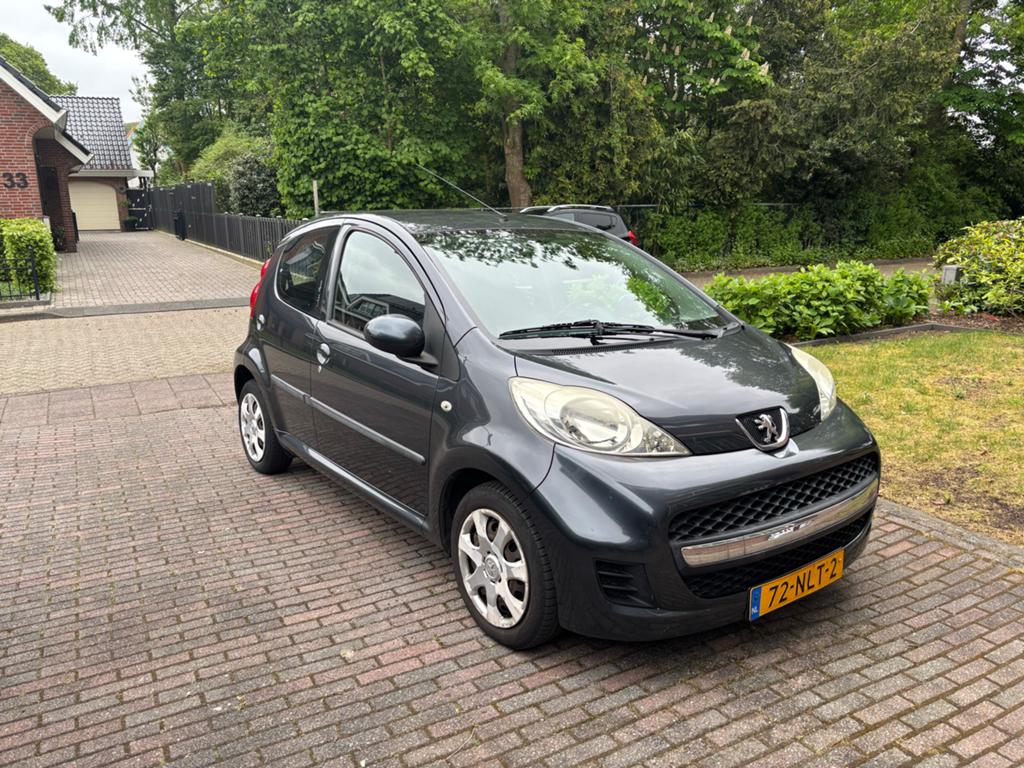 Peugeot 107 1.0 12V 5DR 2010 Grijs, Auto's, Voorwielaandrijving, 4 stoelen, 68 pk, Origineel Nederlands