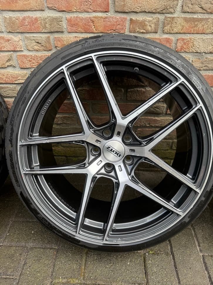 Dotz Laguna Seca Dark Velgen 5x114.3 9J ET34 met banden, Auto-onderdelen, Gebruikt, Banden en Velgen, 235 mm, Personenwagen