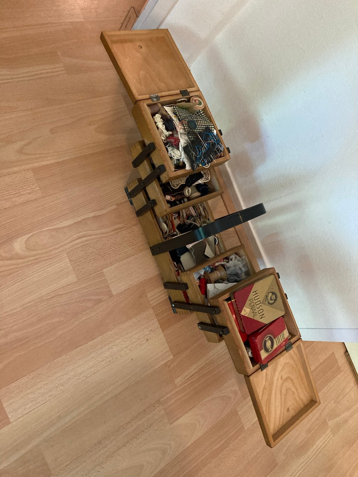 Vintage houten naaidoos met inhoud, Hobby en Vrije tijd, Naaien en Fournituren, Ophalen, Gebruikt, Overige typen