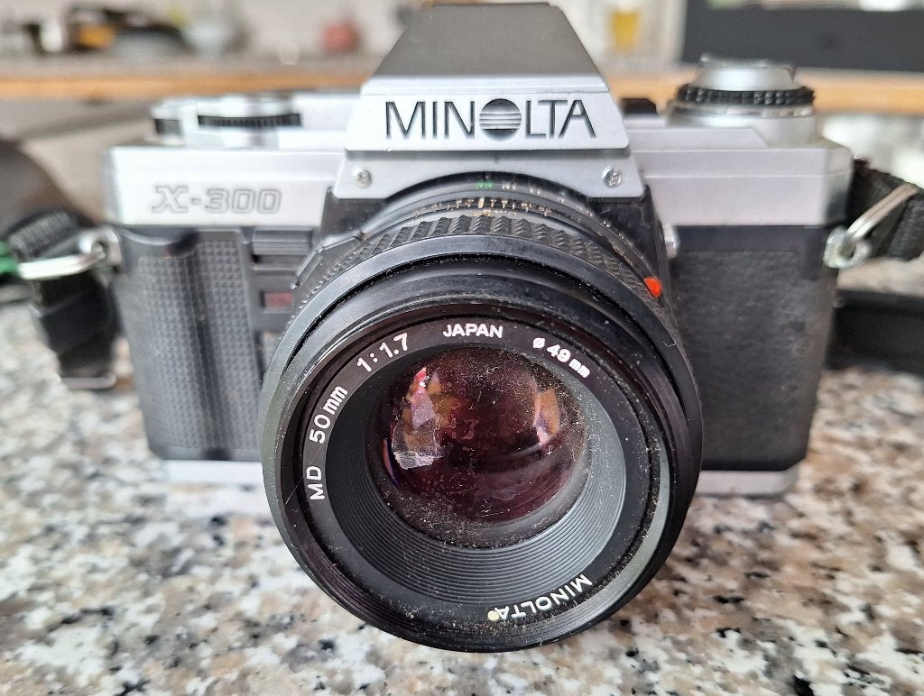MINOLTA  X-300  spiegelreflex camera, Audio, Tv en Foto, Fotocamera's Analoog, Ophalen, Zo goed als nieuw, Spiegelreflex, Minolta