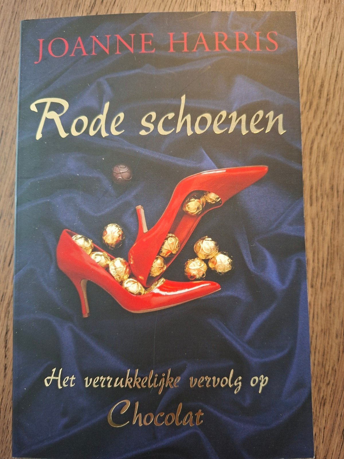 Joanne Harris - Rode schoenen, Ophalen of Verzenden, Zo goed als nieuw, Joanne Harris