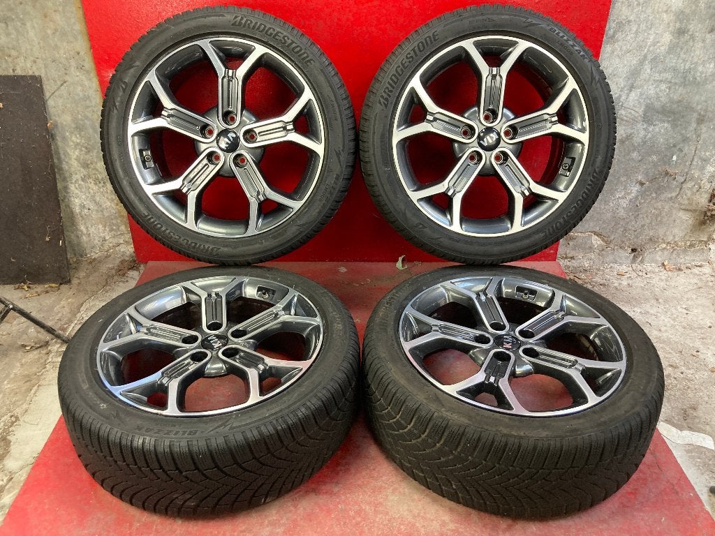 Winterbanden Kia Xceed 235/45R18 Bridgestone, 18 inch, Gebruikt, ., Banden en Velgen