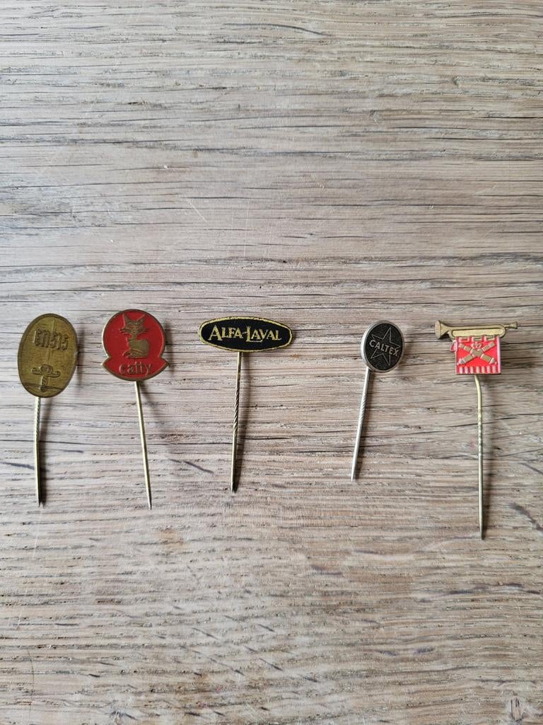 vintage speldjes, reclame pins, emaille pins, Ophalen, Gebruikt, Merk, Speldje of Pin