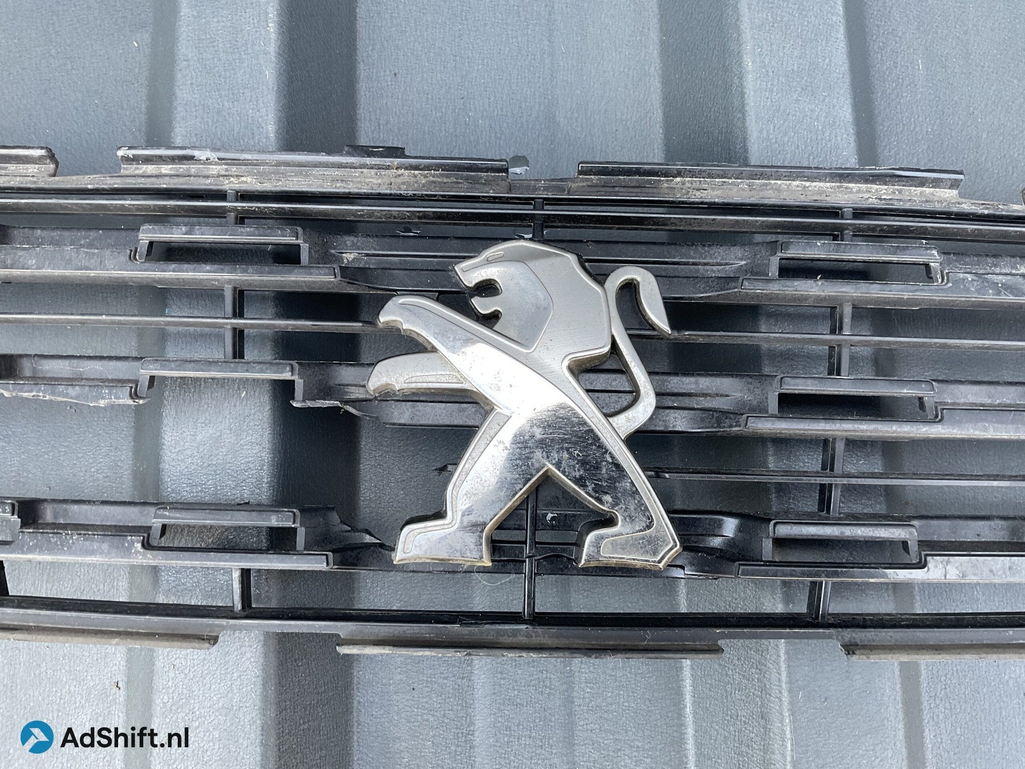 Bumper Grill Peugeot 308 AA38247938 Gril Logo Pe-21226