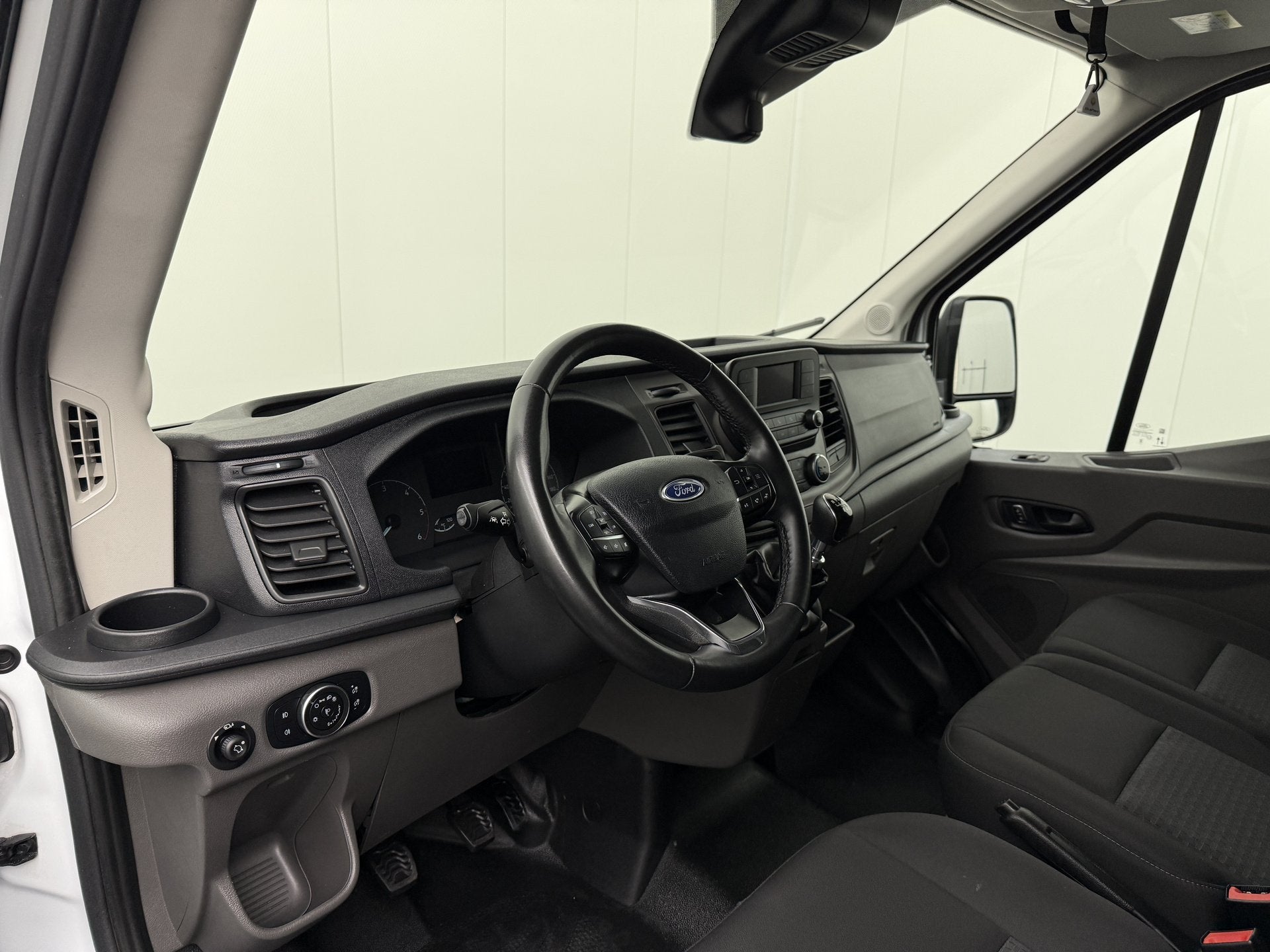 Ford Transit 2.0TDCi 130PK L3H2 | Airco | Camera | 3-Zits |, Gebruikt, Euro 6, Wit, Ford