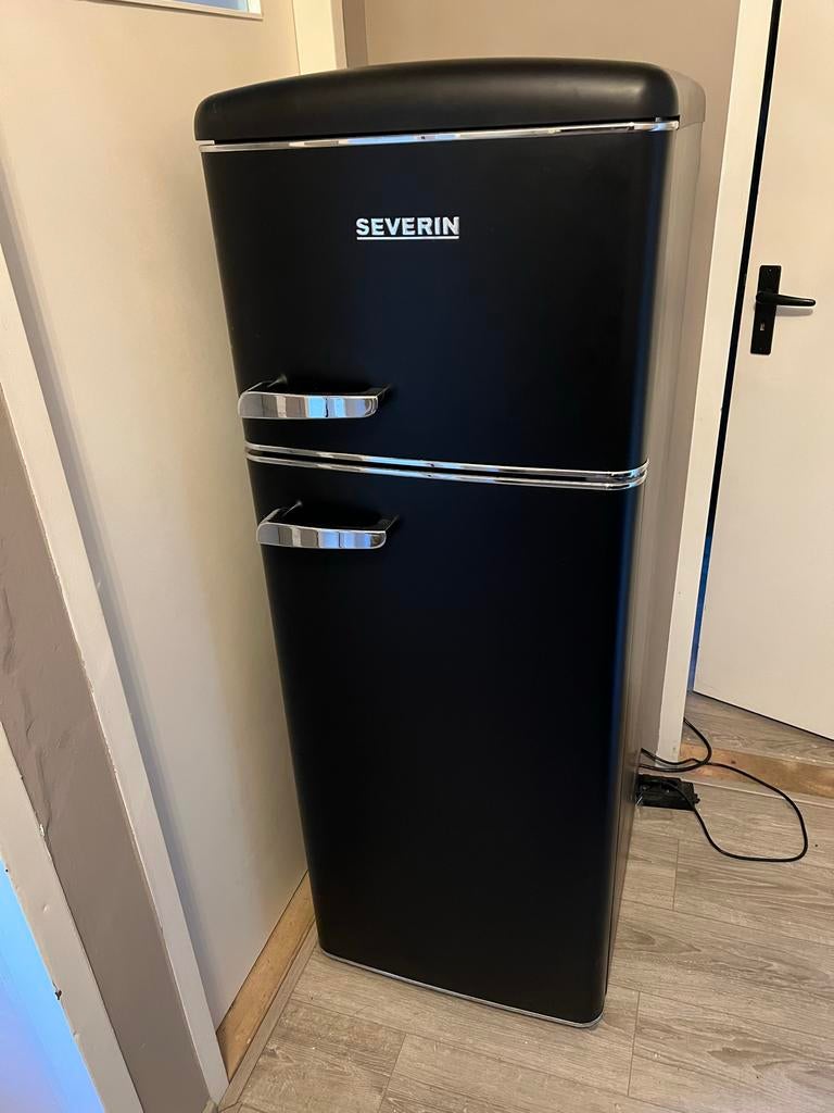 Severin retro koelvriescombinatie - Zwart, Ophalen, Gebruikt, 200 liter of meer, Met aparte vriezer