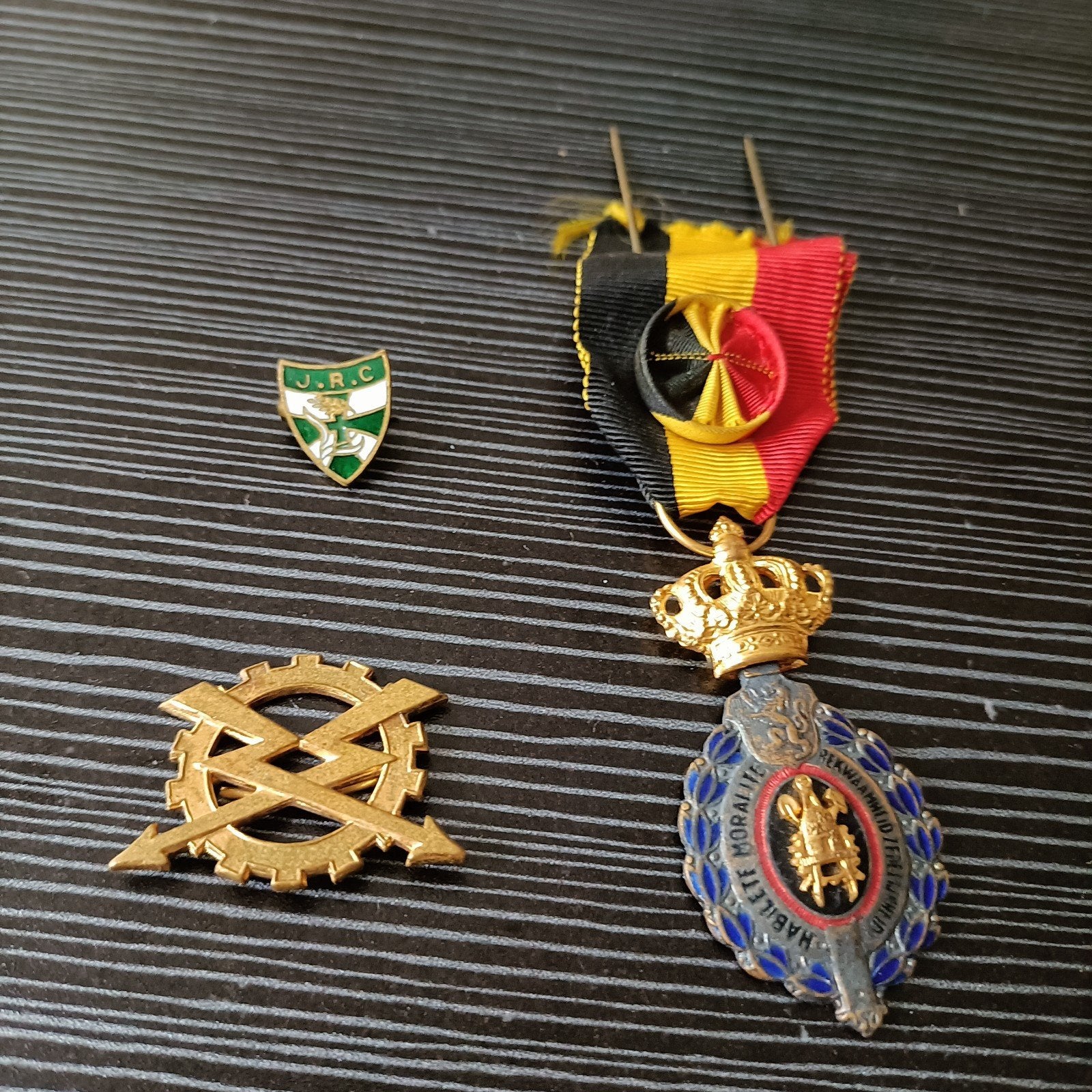 Belgische medaille en speldjes, Verzenden, Overige materialen, Buitenland