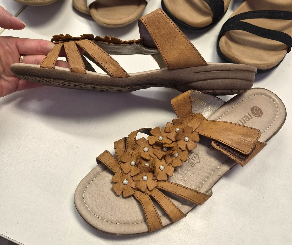 Remonte sandalen met bloemen en parels - Maat 43 art 51651, Remonte GmbH, Hauptstraße 1, 79341 Kenzingen, Duitsland, Bruin, Remonte