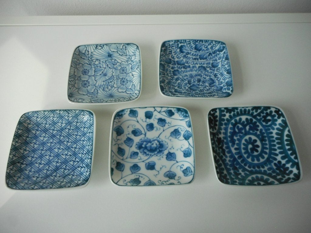 Vierkante bordjes, schaaltjes blauw wit uit Japan, Japans, Ophalen of Verzenden, Zo goed als nieuw, Bord(en), Overige stijlen
