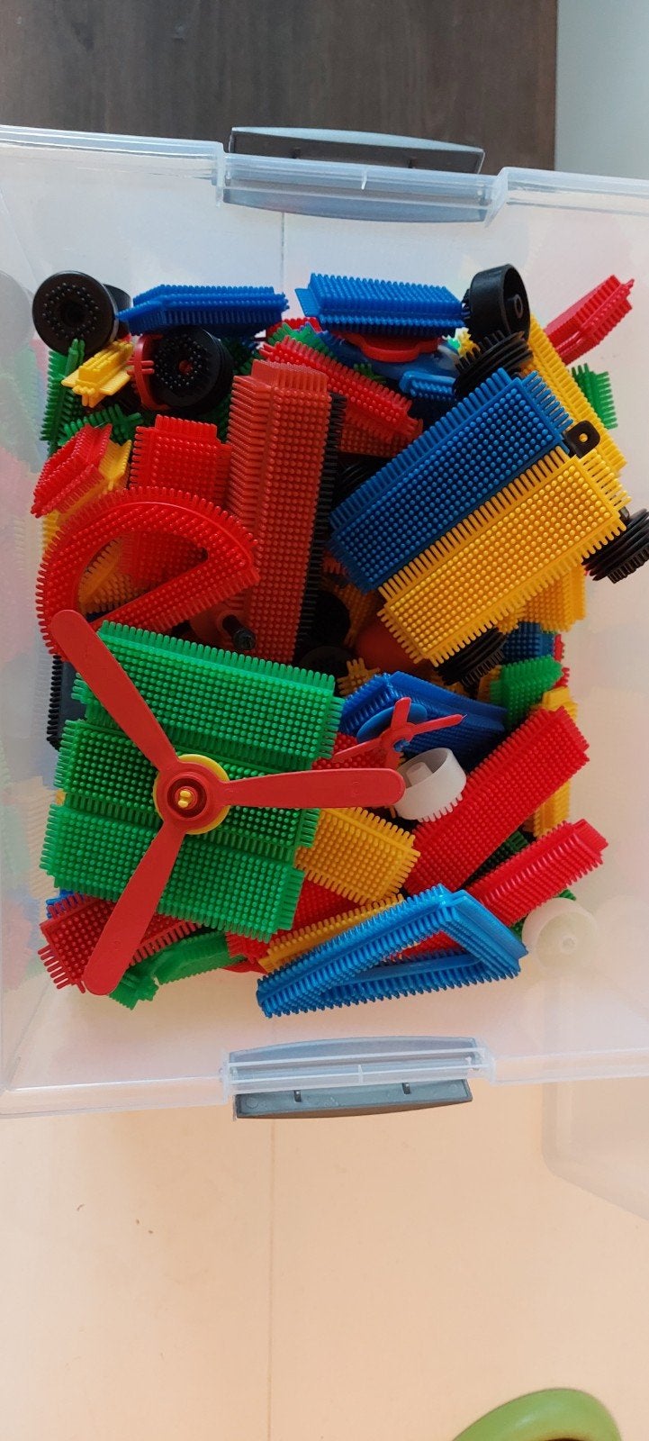 Doos met bouwblokken - Nopper/Borstelblokken, Kinderen en Baby's, Speelgoed | Bouwstenen, Ophalen of Verzenden, Gebruikt, Nopper