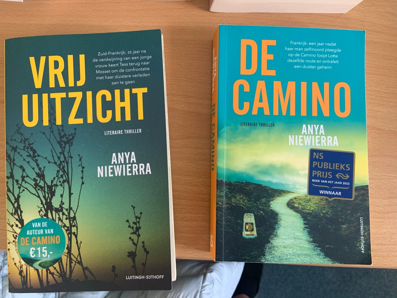 Vrij Uitzicht & De Camino - Anya Niewierra (2 boeken), Boeken, Ophalen of Verzenden, Zo goed als nieuw