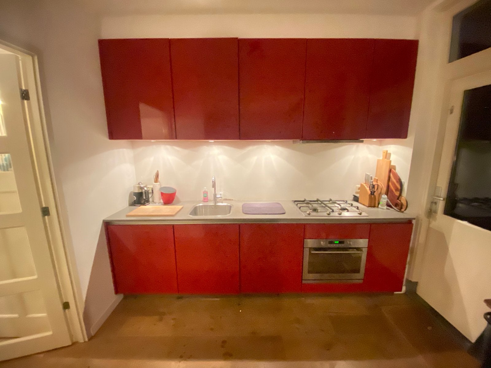 Moderne rode keuken (hoogglans) met inbouwapparatuur, Huis en Inrichting, Ophalen, Gebruikt, Enkelwandige keuken, Hoogglans of Gelakt
