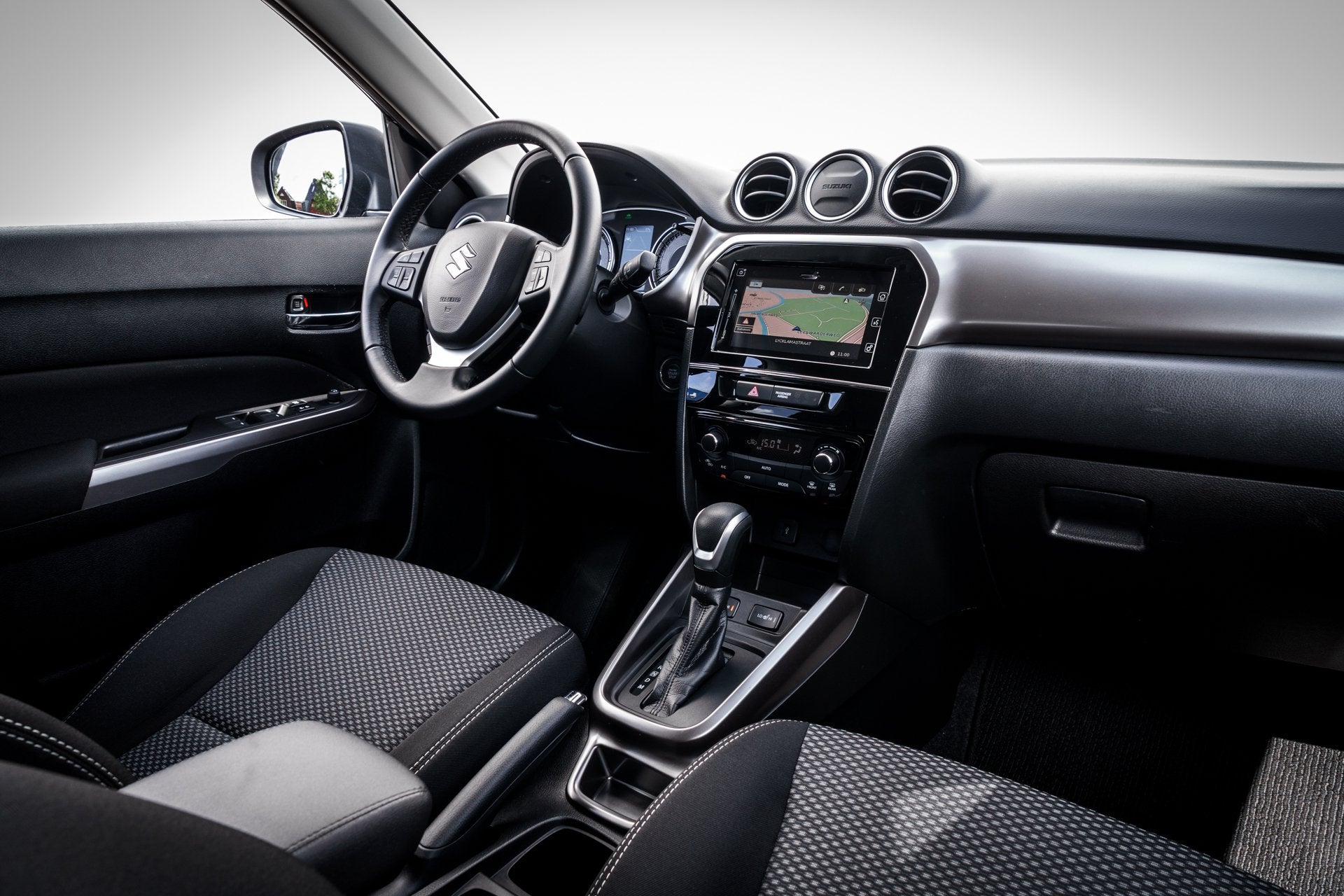 Suzuki Vitara 1.5 Hybrid Select Aut. | LED | Stoelverwarming, Gebruikt, 4 cilinders, Met garantie (alle), 400 kg