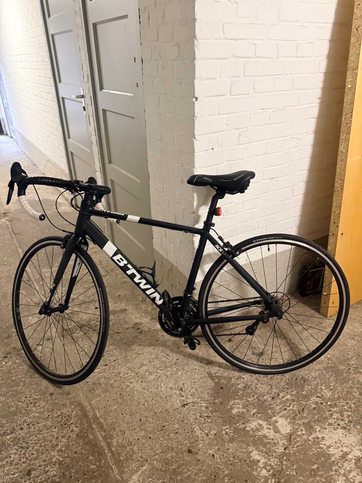 B'TWIN Triban 500 racefiets - Zo goed als nieuw, 28 inch, Velgrem, Aluminium, Zo goed als nieuw