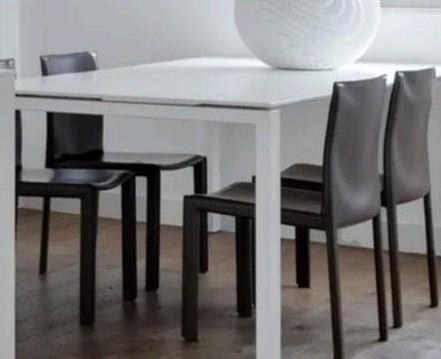 4 leren eetkamerstoelen, Enrico Pellizoni, 200 euro per stuk, Huis en Inrichting, Ophalen, Gebruikt, Bruin