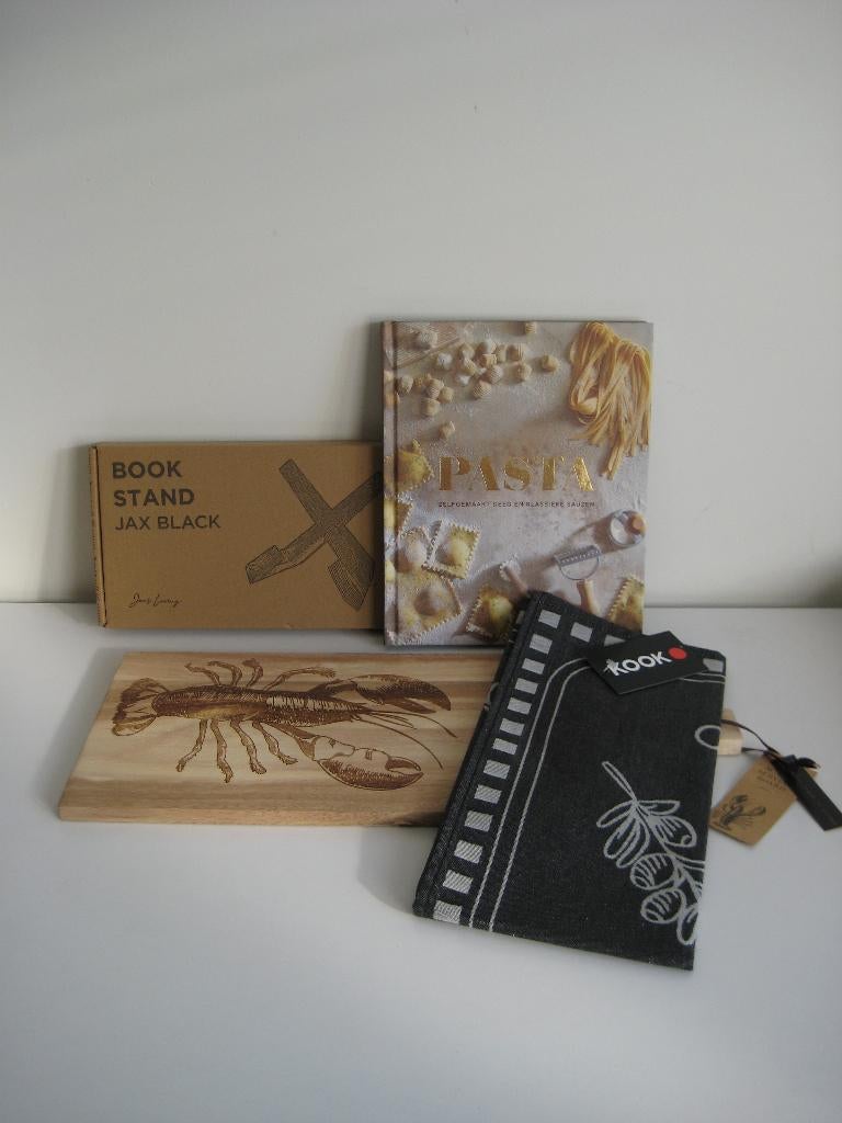 Pasta-set: kookboek, standaard, theedoek+serveerplank NIEUW, Hout, Snij-/serveerplank, Nieuw, Ophalen of Verzenden