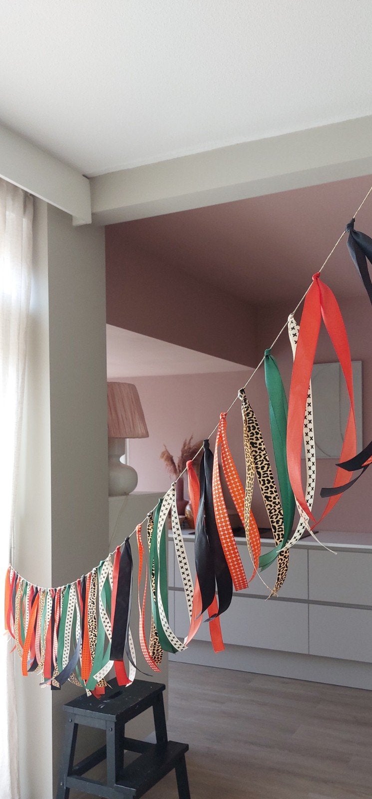 Prachtige kleurrijke eclectische lintenslinger - 5 meter, Ophalen of Verzenden, Nieuw, Versiering, Oranje of Koningsdag