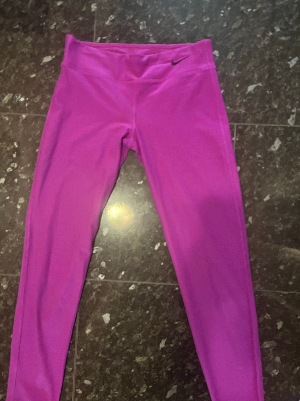 Fel paarse Nike fitness broek voor meisjes - Maat S (140), Ophalen of Verzenden, Zo goed als nieuw, Meisje, Sport- of Zwemkleding