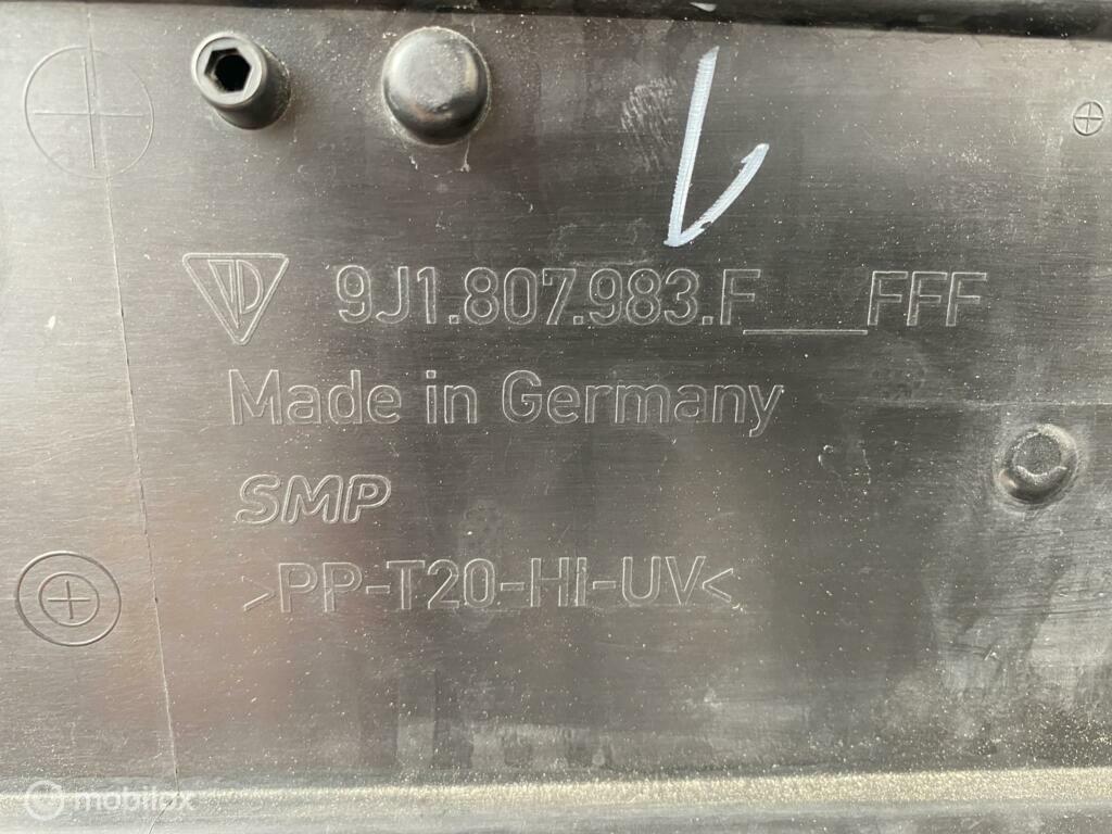 Achterbumper onderbumper porsche taycan 9j1807983 Origineel, Gebruikt, Ophalen of Verzenden, Achter, Bumper