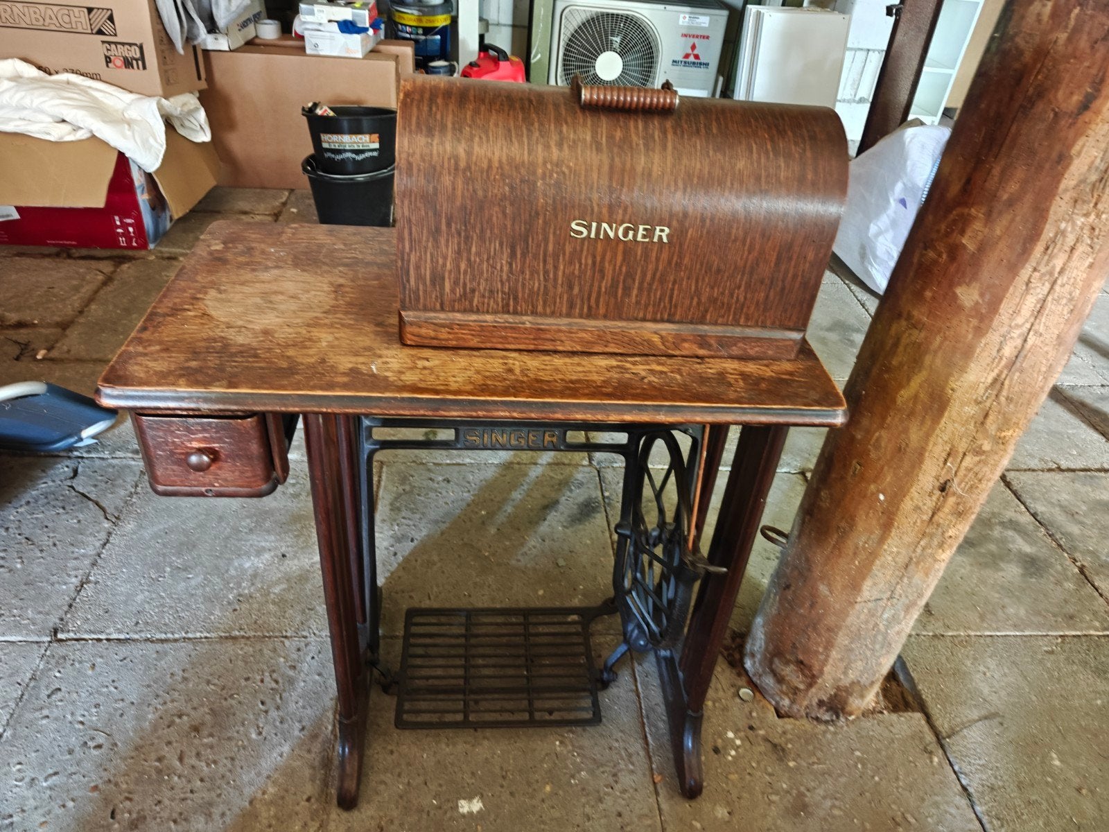 Antieke Singer Naaimachine met Houten Kast en Tafel, Ophalen