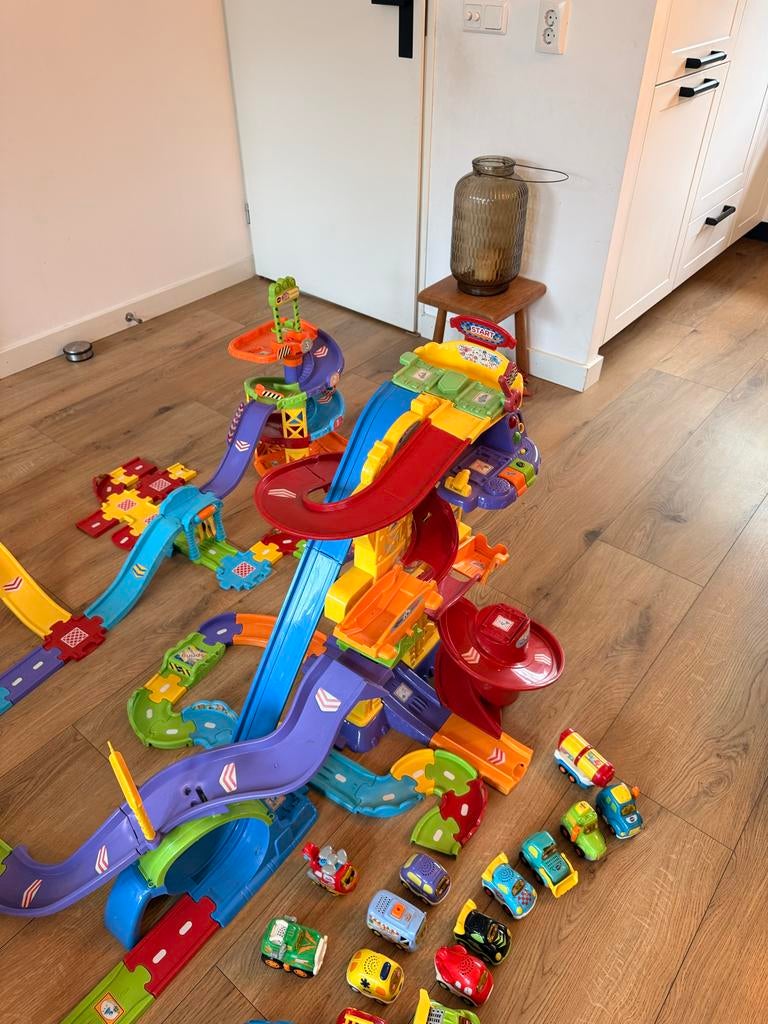 VTech Toet Toet Auto's en auto stundbaan!, Kinderen en Baby's, Speelgoed | Vtech, Zo goed als nieuw, 2 tot 4 jaar, Ophalen of Verzenden