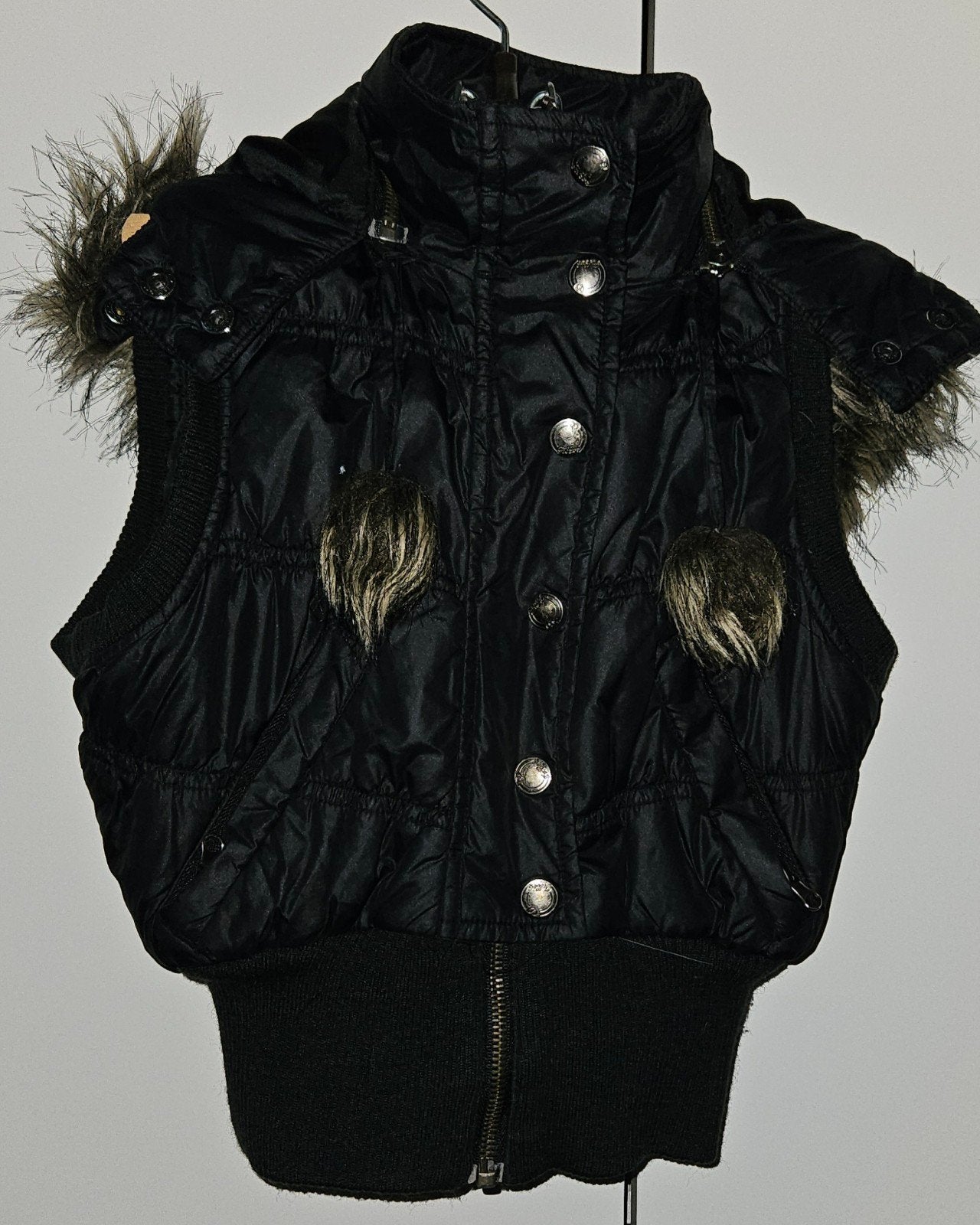 Zwarte bodywarmer met bontkraag - Maat 134/140, Kinderen en Baby's, Kinderkleding | Maat 134, Ophalen of Verzenden