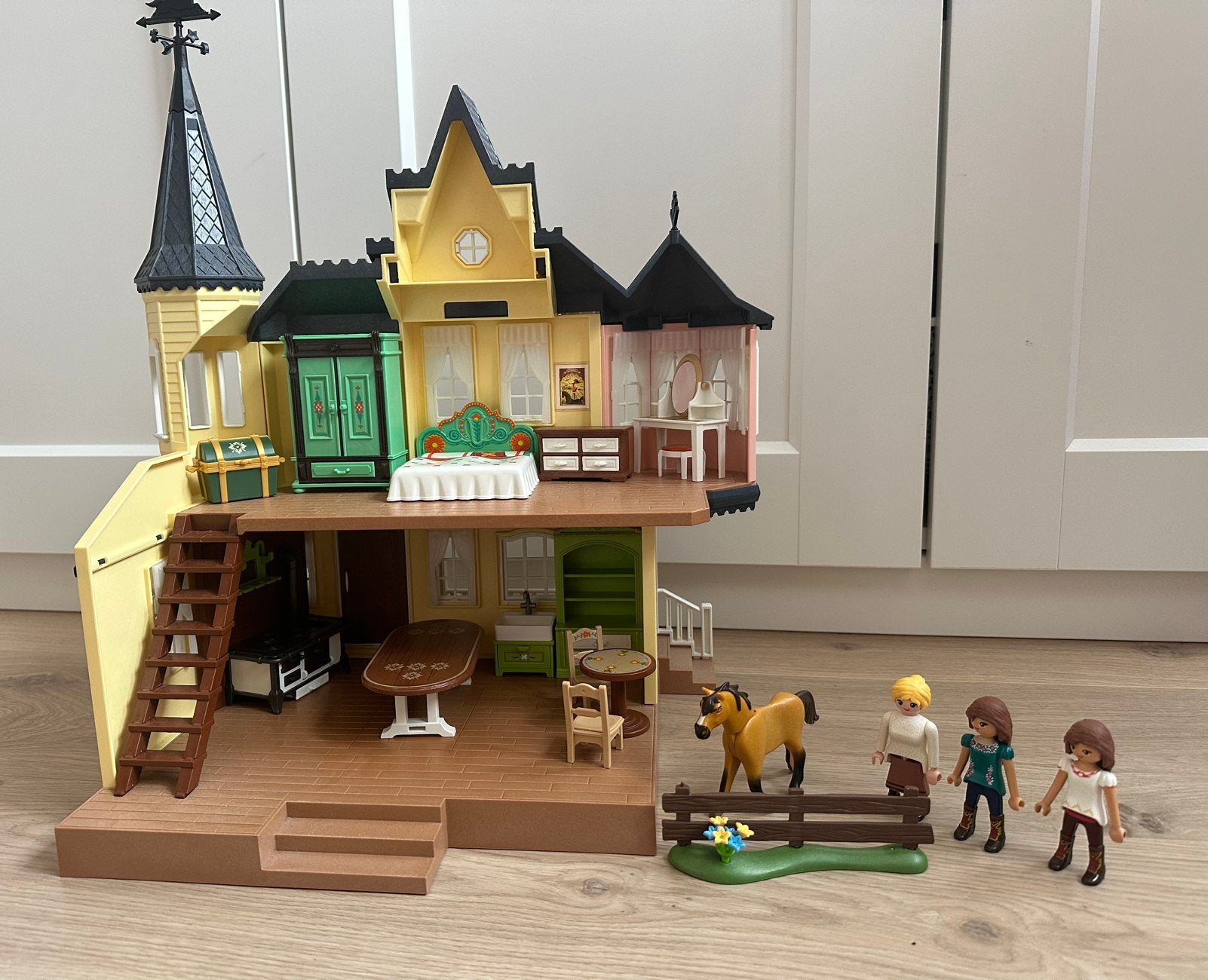 Spirit playmibiel huis en slaapkamer, Ophalen, Zo goed als nieuw, Complete set