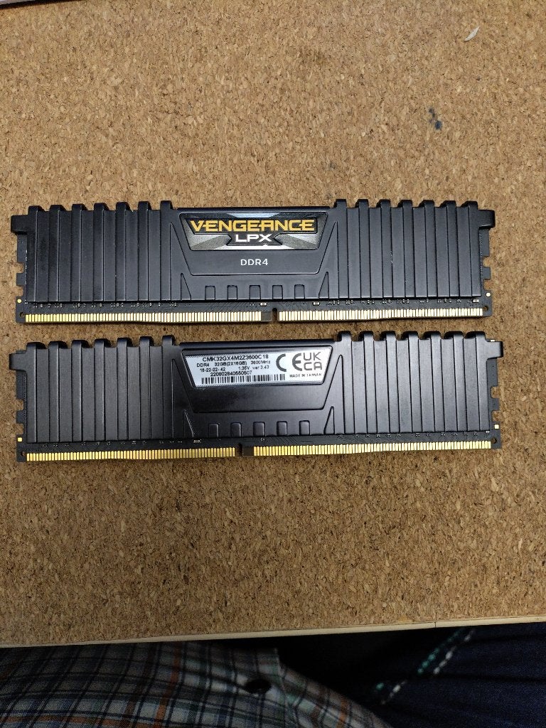 Corsair Vengeance LPX DDR4‑3600 – 32GB (2 x 16GB)