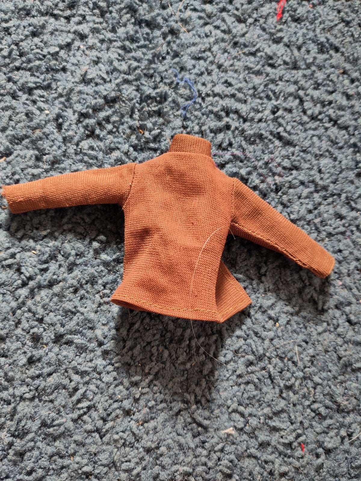 Sindy Fleur truitje bruin, Verzamelen, Poppen, Ophalen of Verzenden, Gebruikt, Kleertjes