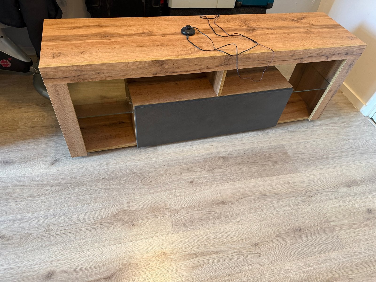 TV-meubel met LED-verlichting en opbergruimte, Ophalen, 150 tot 200 cm, Zo goed als nieuw, Minder dan 100 cm