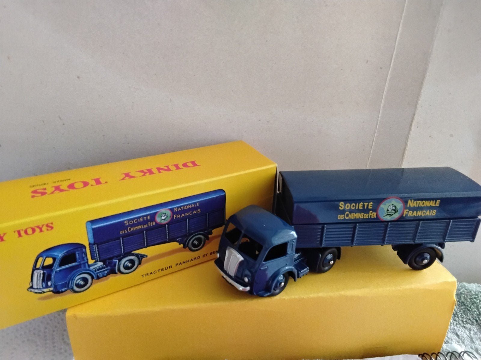 DINKY TOYS ATLAS TRACTEUR PANHARD ET SEMI-REMORQUE  S.N.C.F., Ophalen of Verzenden, Bus of Vrachtwagen, Dinky Toys