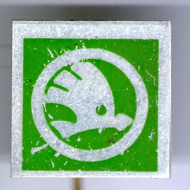 SKODA groen op aluminium auto speldje ( C_268), Ophalen of Verzenden, Zo goed als nieuw, Transport, Speldje of Pin
