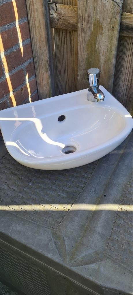 Villeroy & Boch fontein wasbakje met Ideal Standard kraan, Ophalen of Verzenden, Nieuw, Wastafel