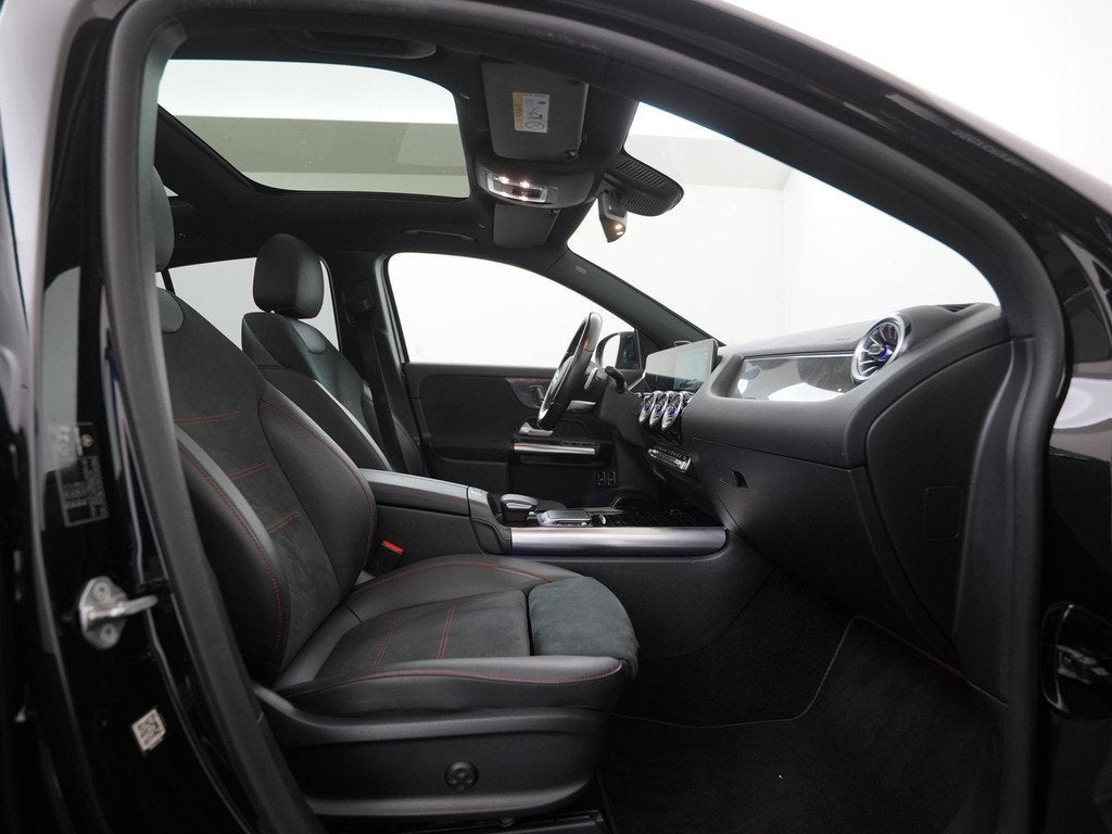 Mercedes-Benz GLA-klasse 250e AMG Night | Panoramadak | Burm, Auto's, Mercedes-Benz, 12 maanden, Leder en Stof, Zwart, Bedrijf