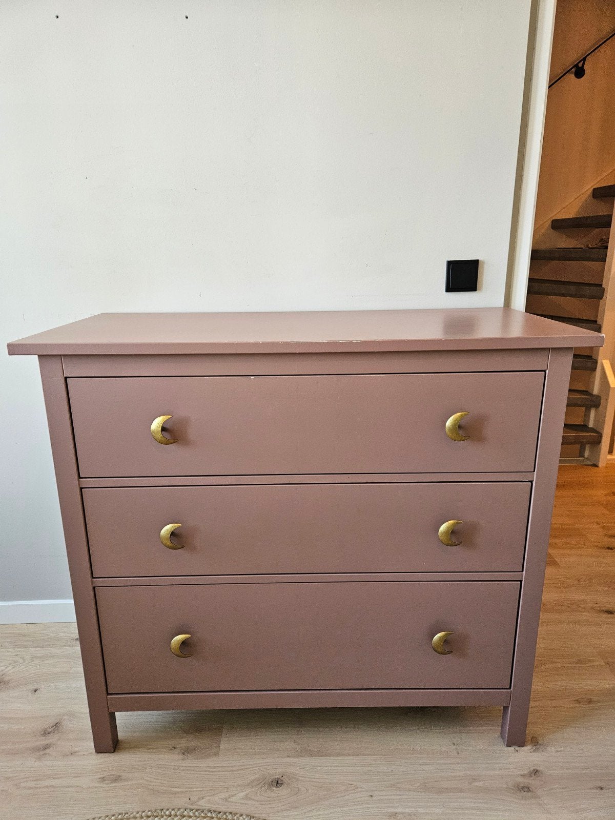 Ikea Commode met verf, Kinderen en Baby's, Kinderkamer | Commodes en Kasten, Ophalen