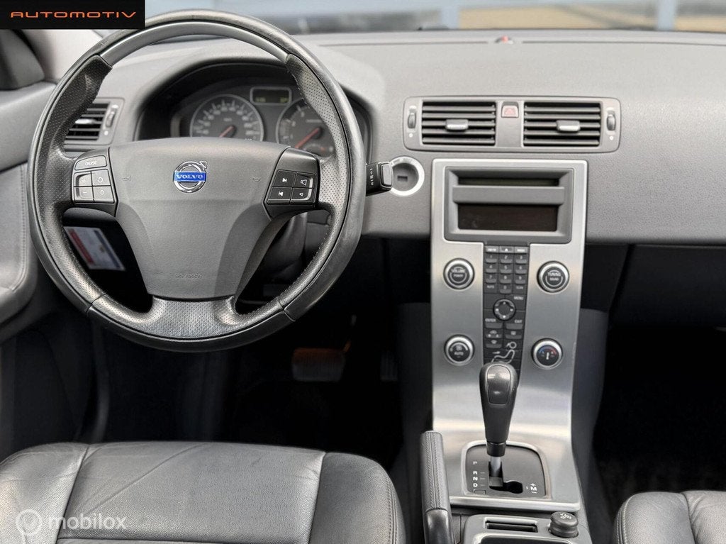 Volvo S40 2.5 T5 Summum AUTOMAAT / LEDER / UNIEKE STAAT, Gebruikt, 700 kg, Automatische klimaatregeling, Sedan