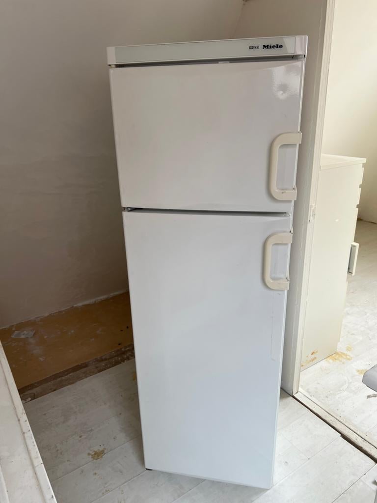Miele Koelkast met Vriesvak - Wit, Gebruikt, Witgoed en Apparatuur, Ophalen, 150 tot 200 liter, Gebruikt, 160 cm of meer