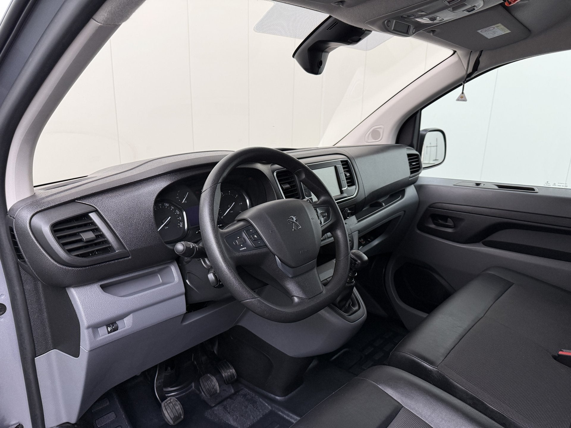 Peugeot Expert 2.0BlueHDI 145PK XXL Asphalt | Navigatie | Ca, Voorwielaandrijving, Gebruikt, 4 cilinders, Zilver of Grijs