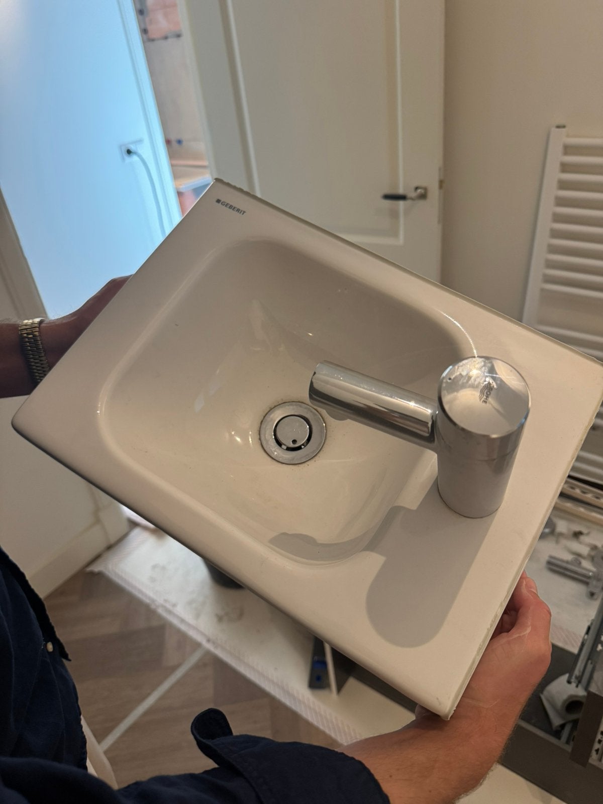 Geberit toilet fontein met Grohe kraan, Ophalen, 50 tot 100 cm, Zo goed als nieuw, Minder dan 100 cm