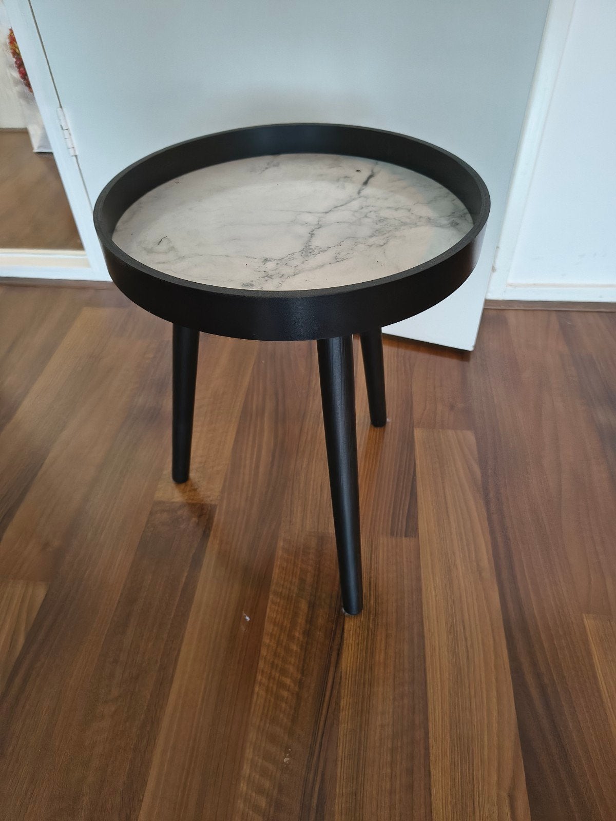 Ronde bijzettafel met namaak marmeren blad, Ophalen