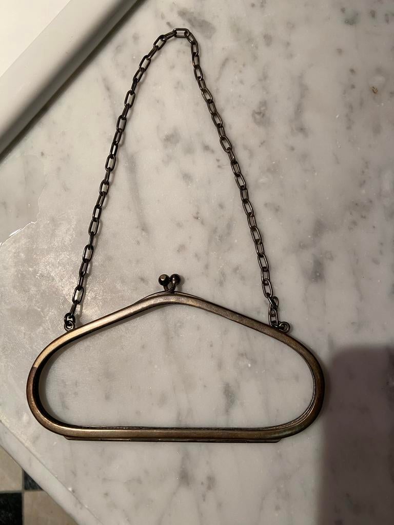 Vintage metalen beugel voor tas of portemonnee met ketting, Ophalen of Verzenden