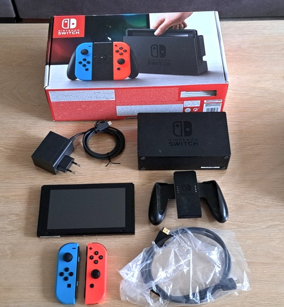 Nintendo Switch Unpatched, Spelcomputers en Games, Spelcomputers | Nintendo Switch, Ophalen, Zo goed als nieuw, Met 2 controllers