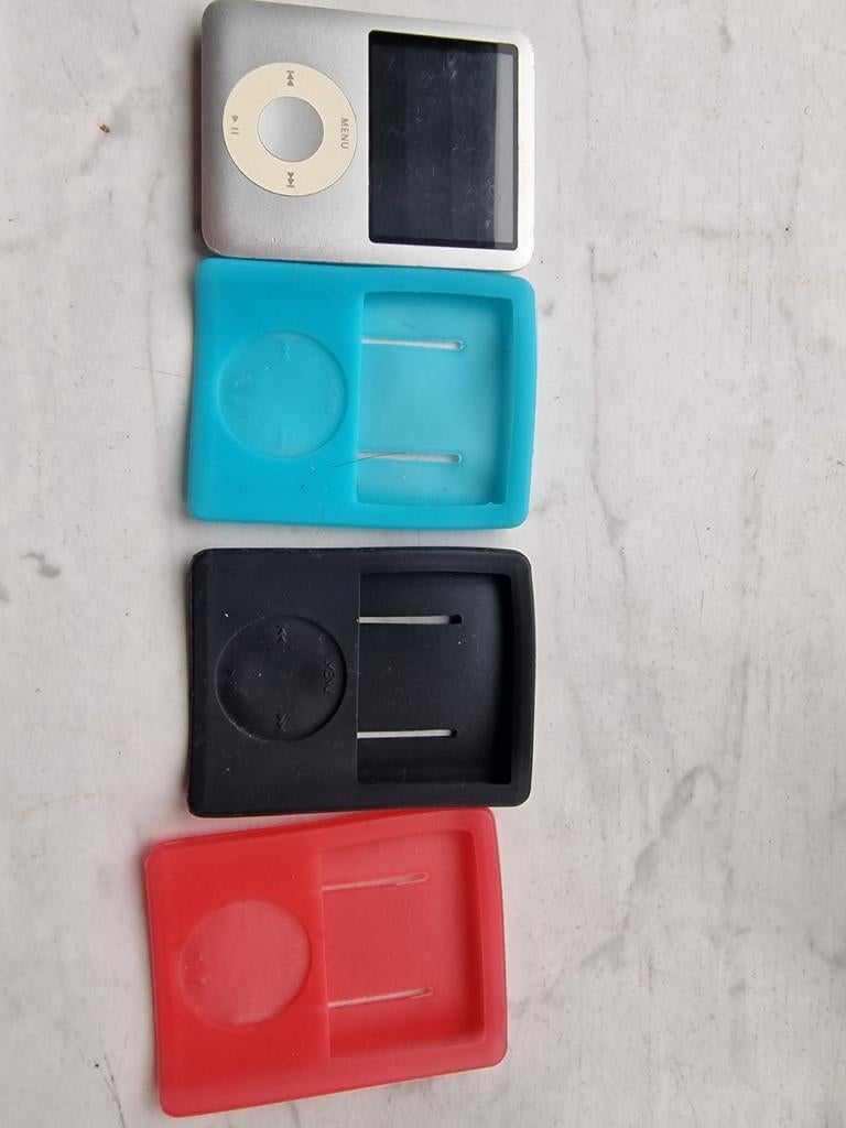 iPod Nano 8GB met kabel en 3 hoesjes, Ophalen of Verzenden
